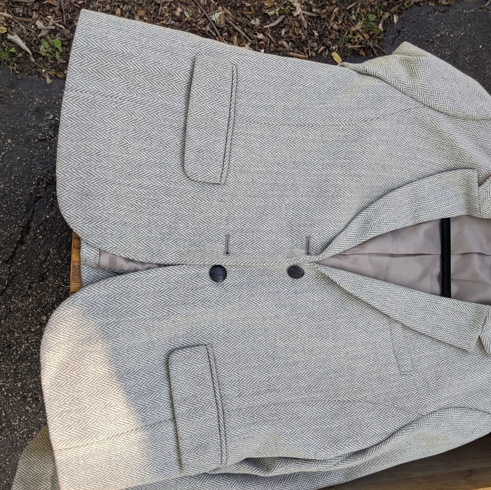Grey blazer with front pockets